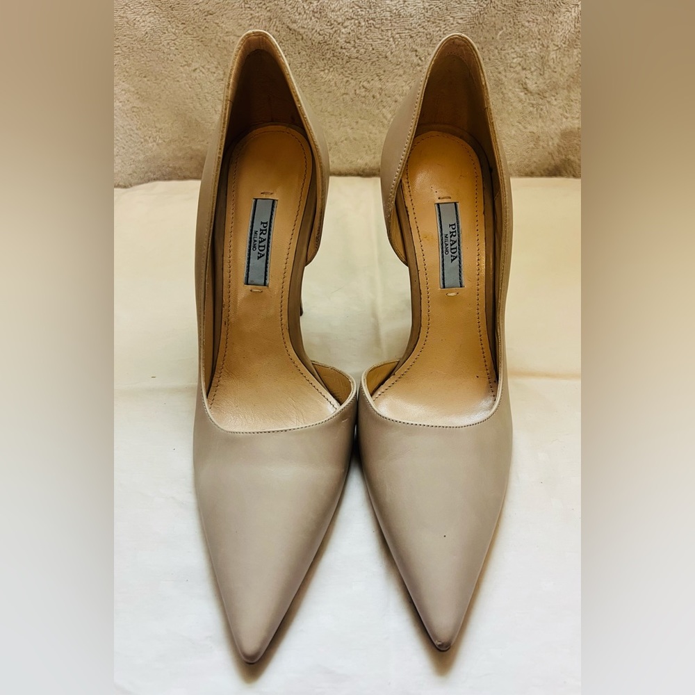Classic beige leather PRADA pumps